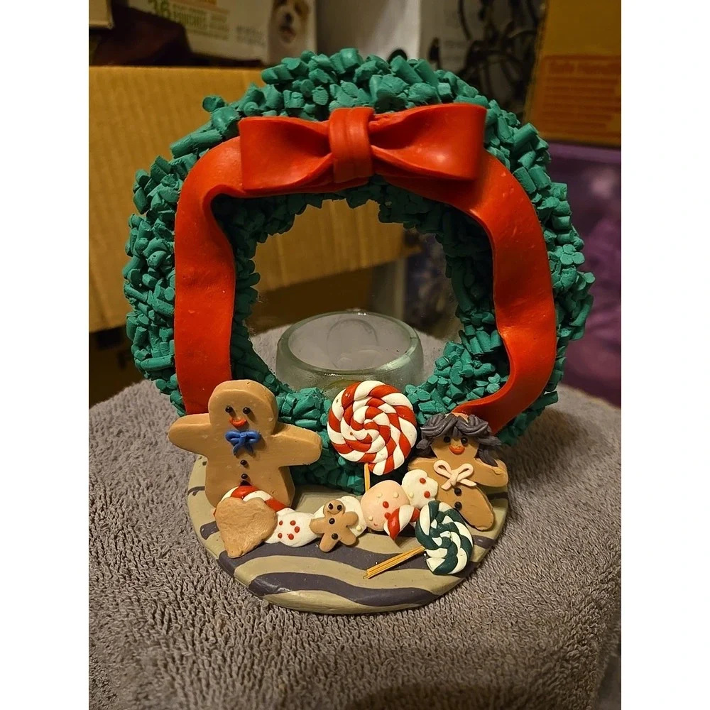 Christmas-themed candle‎ holder